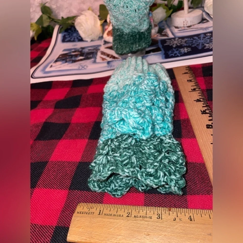 NWT One of a Kind Handmade Crocheted Representing Oceanic Fingerless Gloves